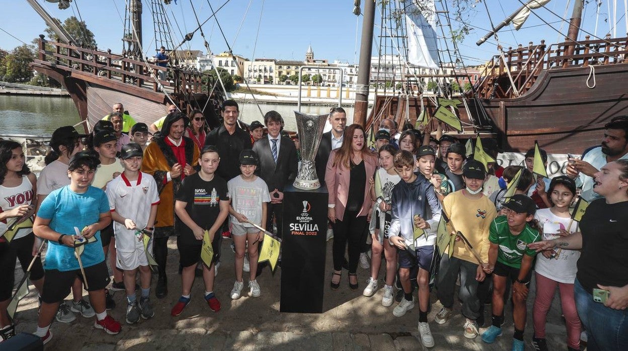 La copa de la UEFA Europa League ya está en Sevilla