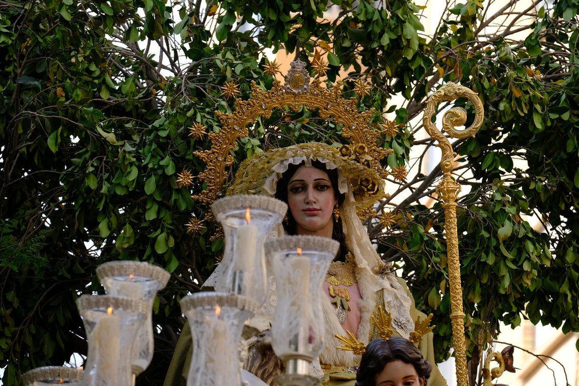 Vídeo: La Pastora de Trille recorre las calles de Cádiz