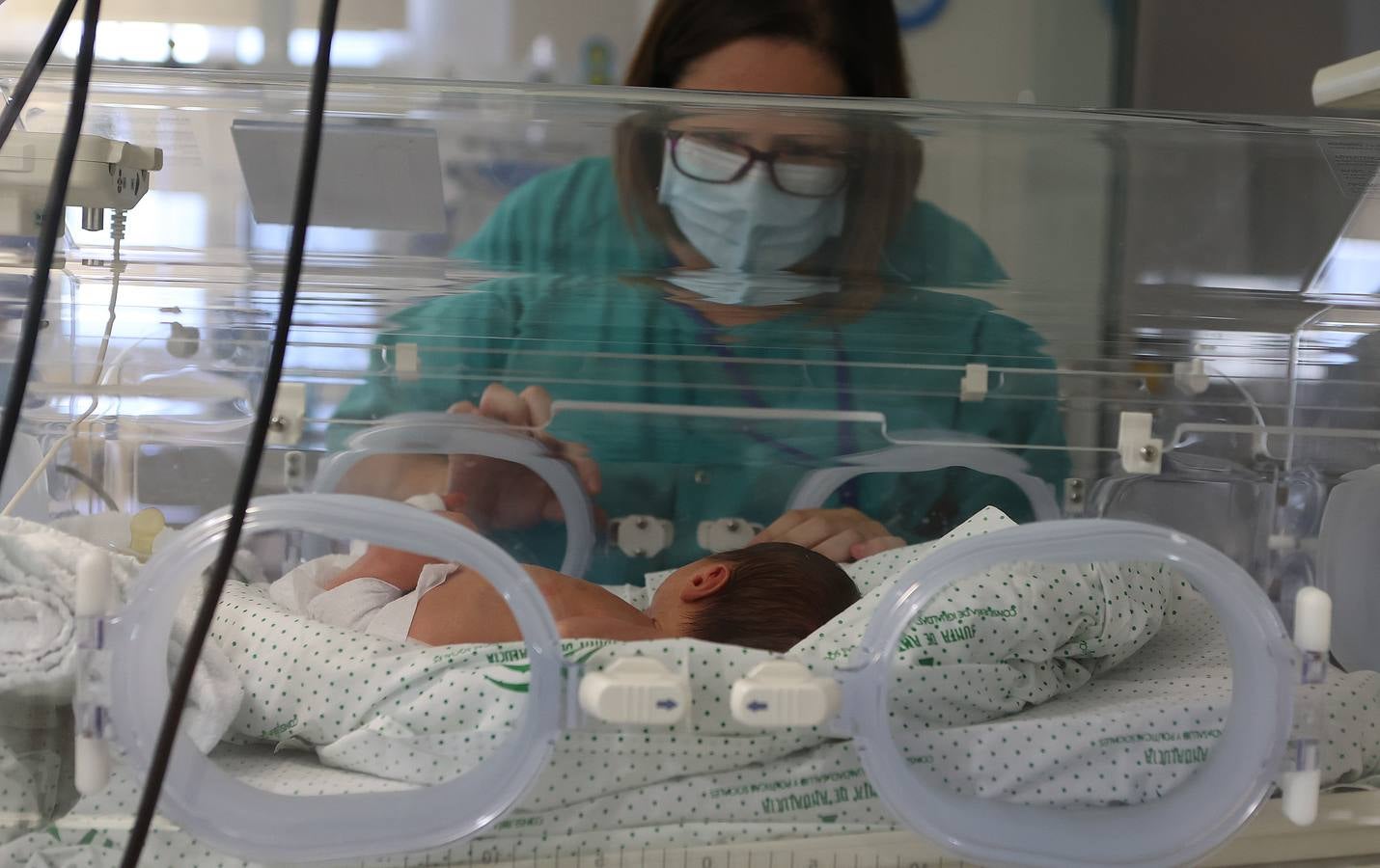 El Banco de Leche del Hospital Reina Sofía, en imágenes