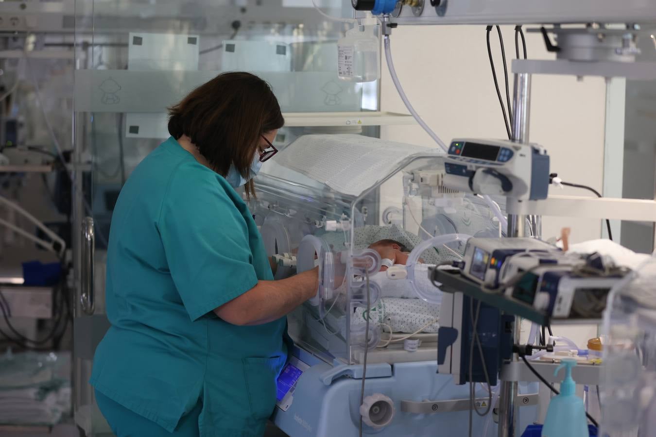 El Banco de Leche del Hospital Reina Sofía, en imágenes