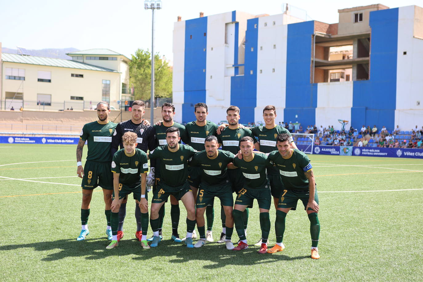 Las mejores jugadas y el ambiente cordobesista del Vélez CF - Córdoba CF, en imágenes