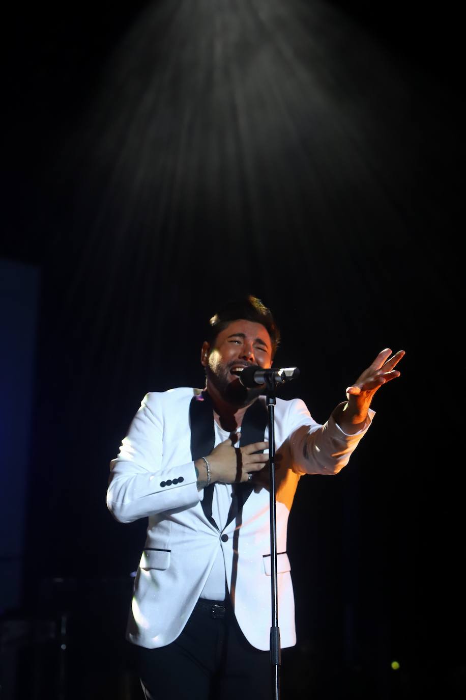 El vibrante concierto de Miguel Poveda en Córdoba, en imágenes