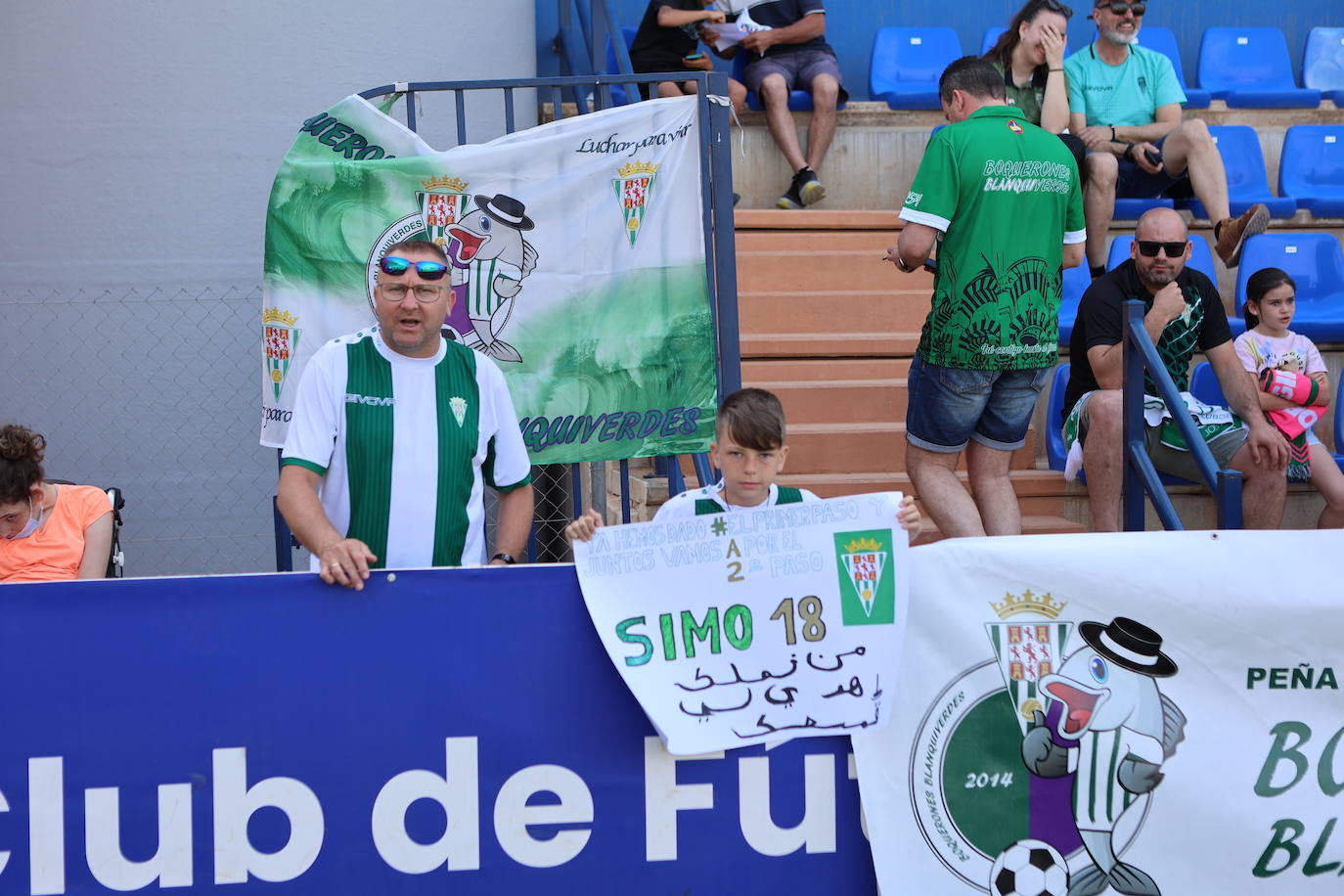 Las mejores jugadas y el ambiente cordobesista del Vélez CF - Córdoba CF, en imágenes