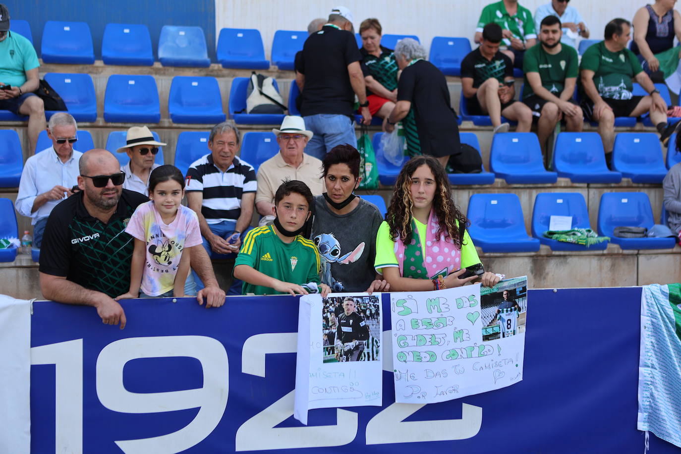 Las mejores jugadas y el ambiente cordobesista del Vélez CF - Córdoba CF, en imágenes