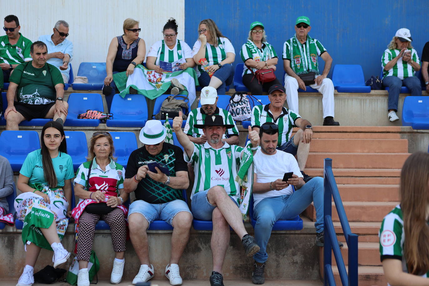 Las mejores jugadas y el ambiente cordobesista del Vélez CF - Córdoba CF, en imágenes