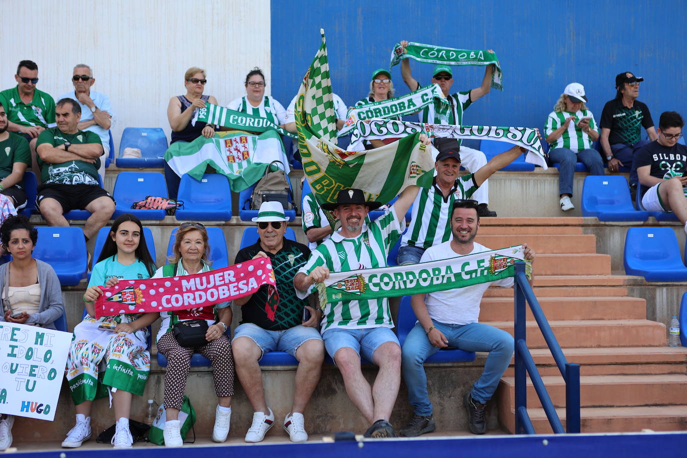 Las mejores jugadas y el ambiente cordobesista del Vélez CF - Córdoba CF, en imágenes