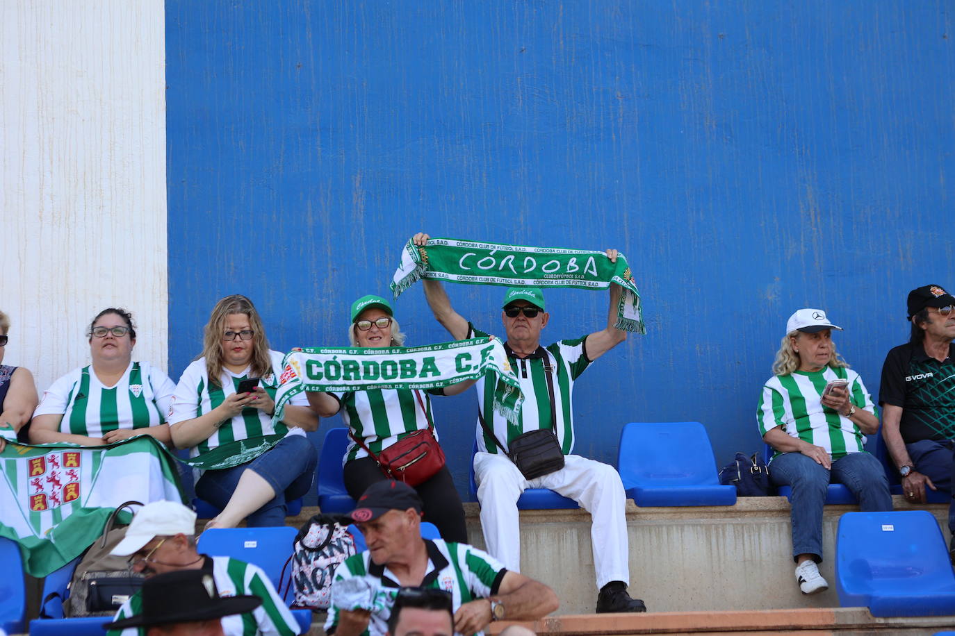 Las mejores jugadas y el ambiente cordobesista del Vélez CF - Córdoba CF, en imágenes