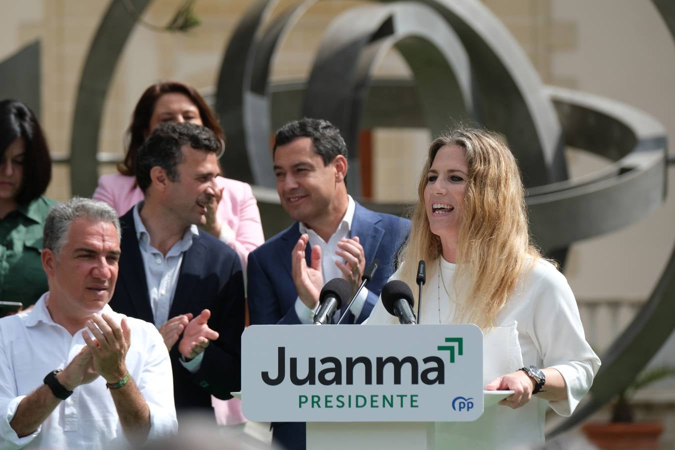 Fotos: Juanma presenta a sus 109 candidatos al Parlamento en Jerez