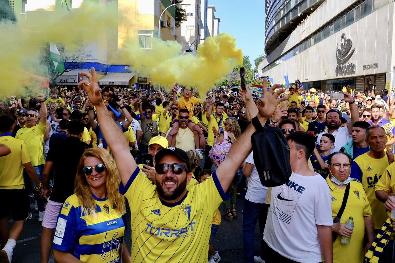 Fotos: Recibimiento a los autobuses del Real Madrid y del Cádiz en Carranza