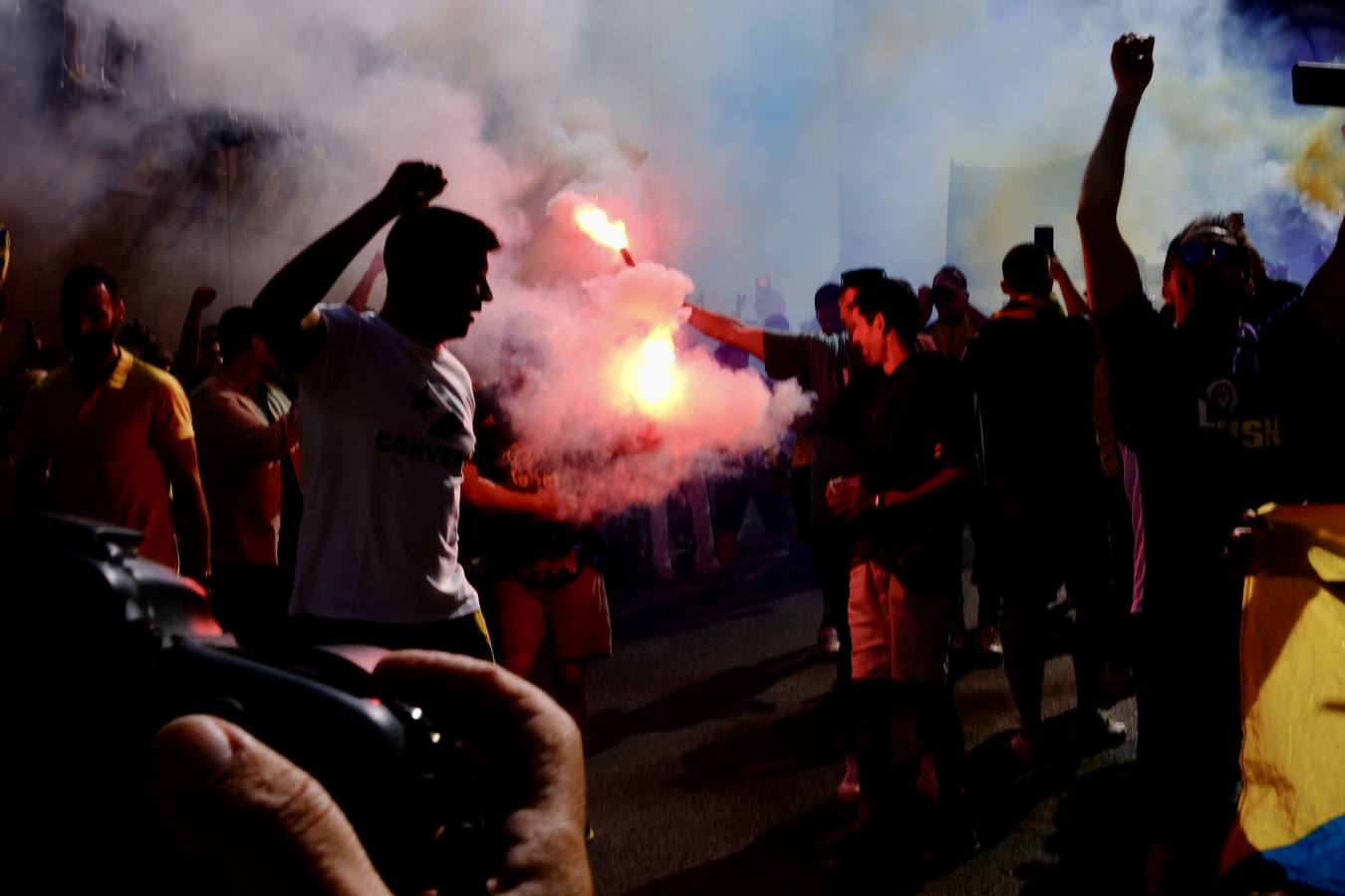 Fotos: Recibimiento a los autobuses del Real Madrid y del Cádiz en Carranza