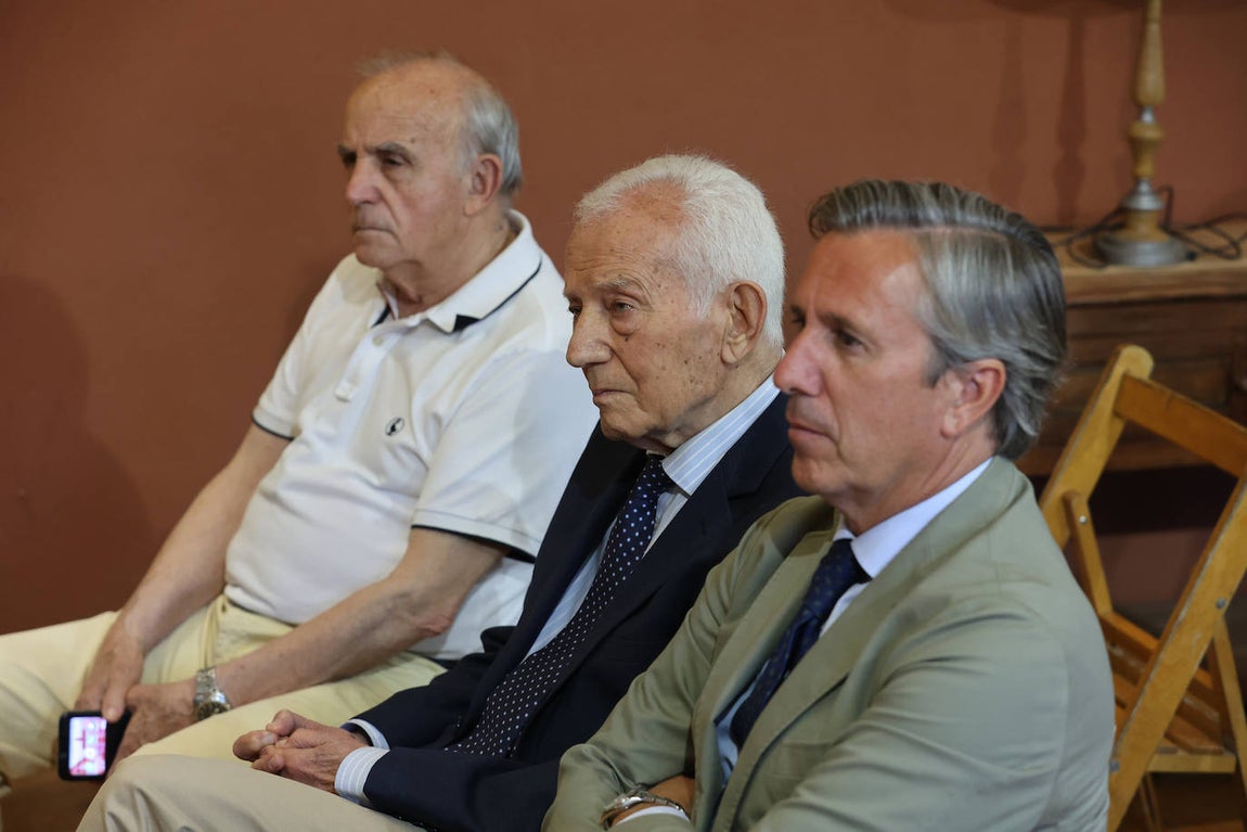 La conferencia sobre Antonio Bienvenida en Córdoba, en imágenes