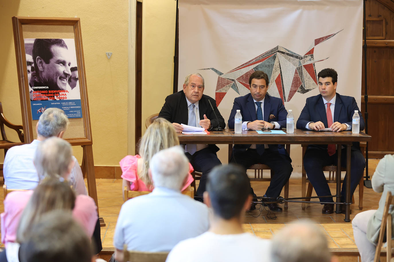 La conferencia sobre Antonio Bienvenida en Córdoba, en imágenes