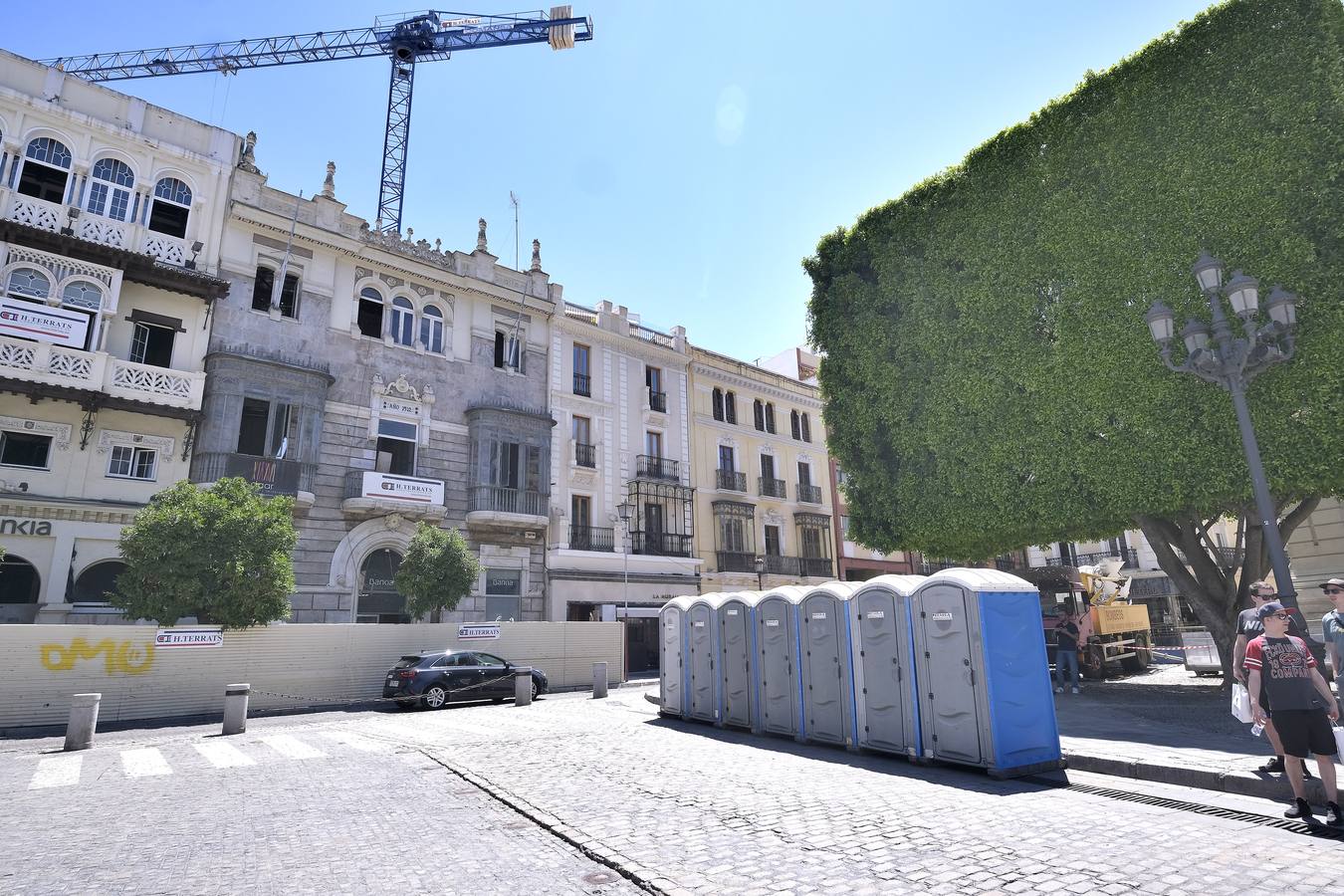 Urinarios portátiles instalados en zonas turísticas de Sevilla. J.M. SERRANO