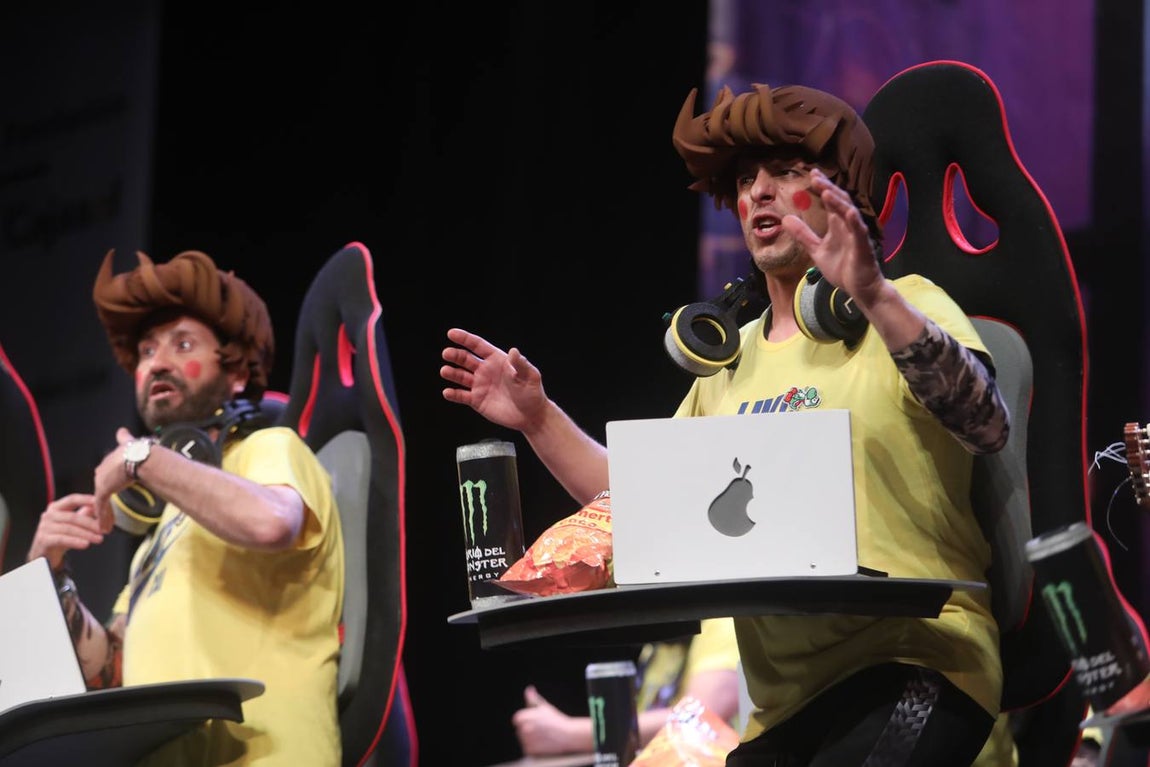 Fotos: Chirigota &#039;Los que comen de las visitas&#039; en COAC 2022. Carnaval de Cádiz