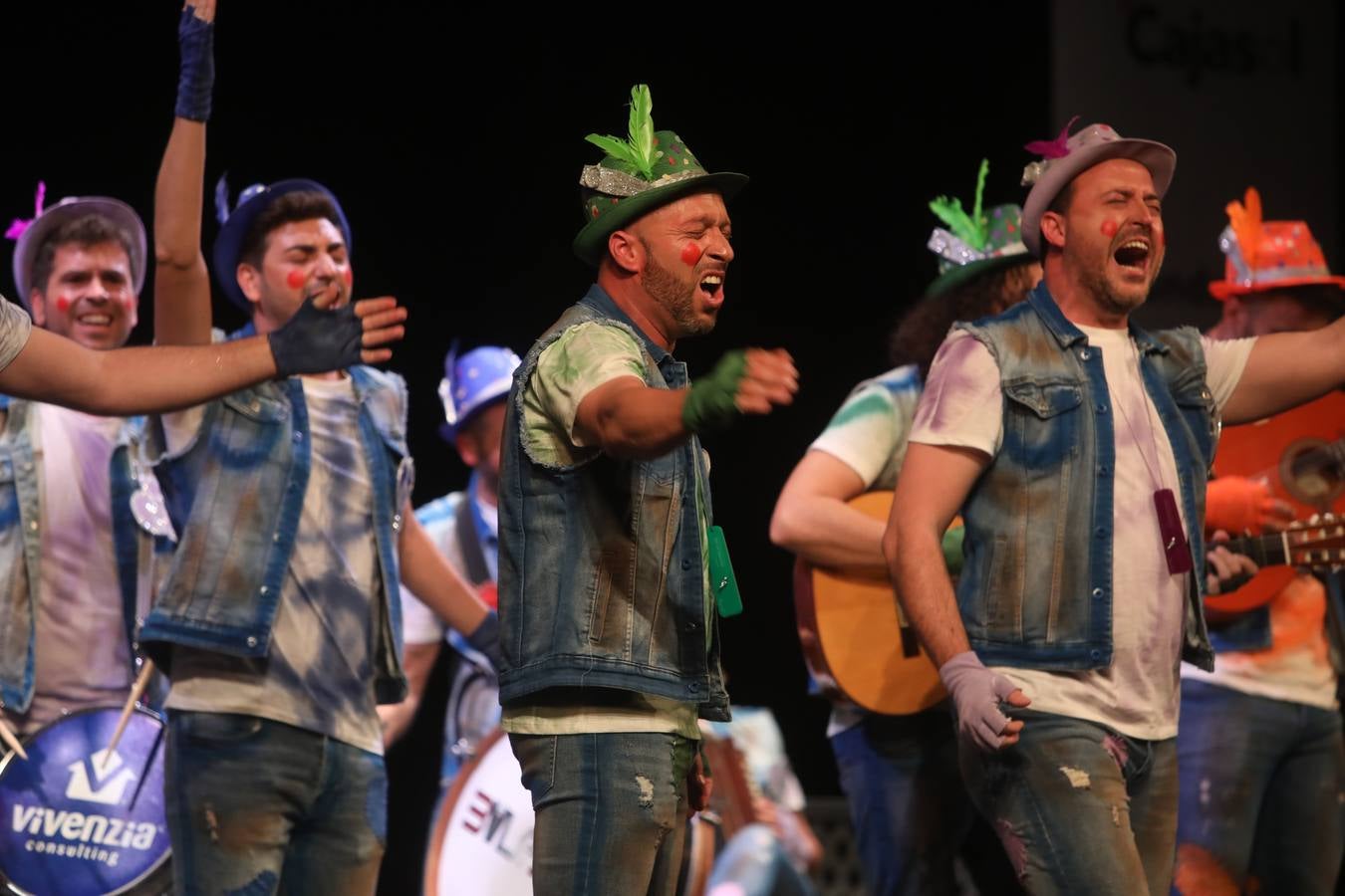 Fotos: Comparsa &#039;2020: Los resistentes&#039; en el COAC 2022. Carnaval de Cádiz