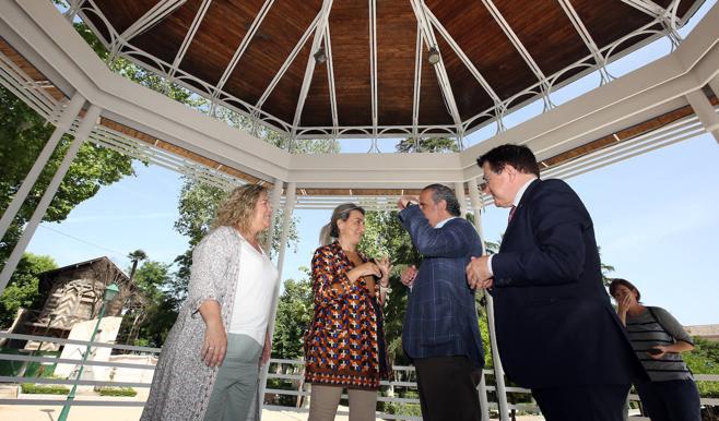 En imágenes: la visita de Tolón a la Casa de Corcho y el templete de la Vega