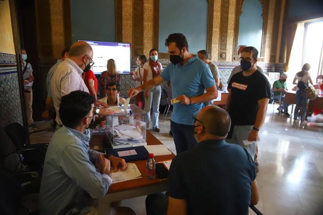 Las elecciones a rector en la Universidad de Córdoba, en imágenes