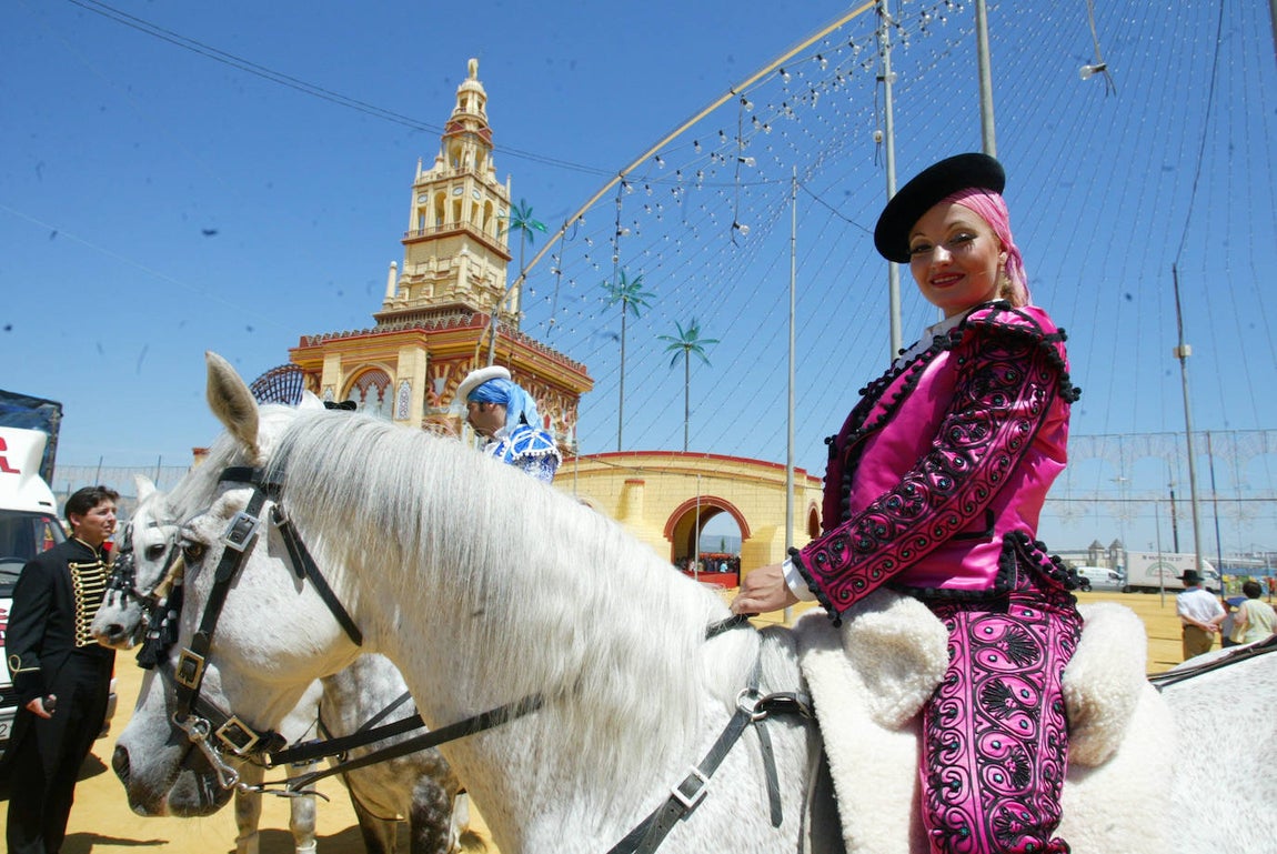 La evolución de la portada de la Feria de Córdoba en el Arenal, en imágenes