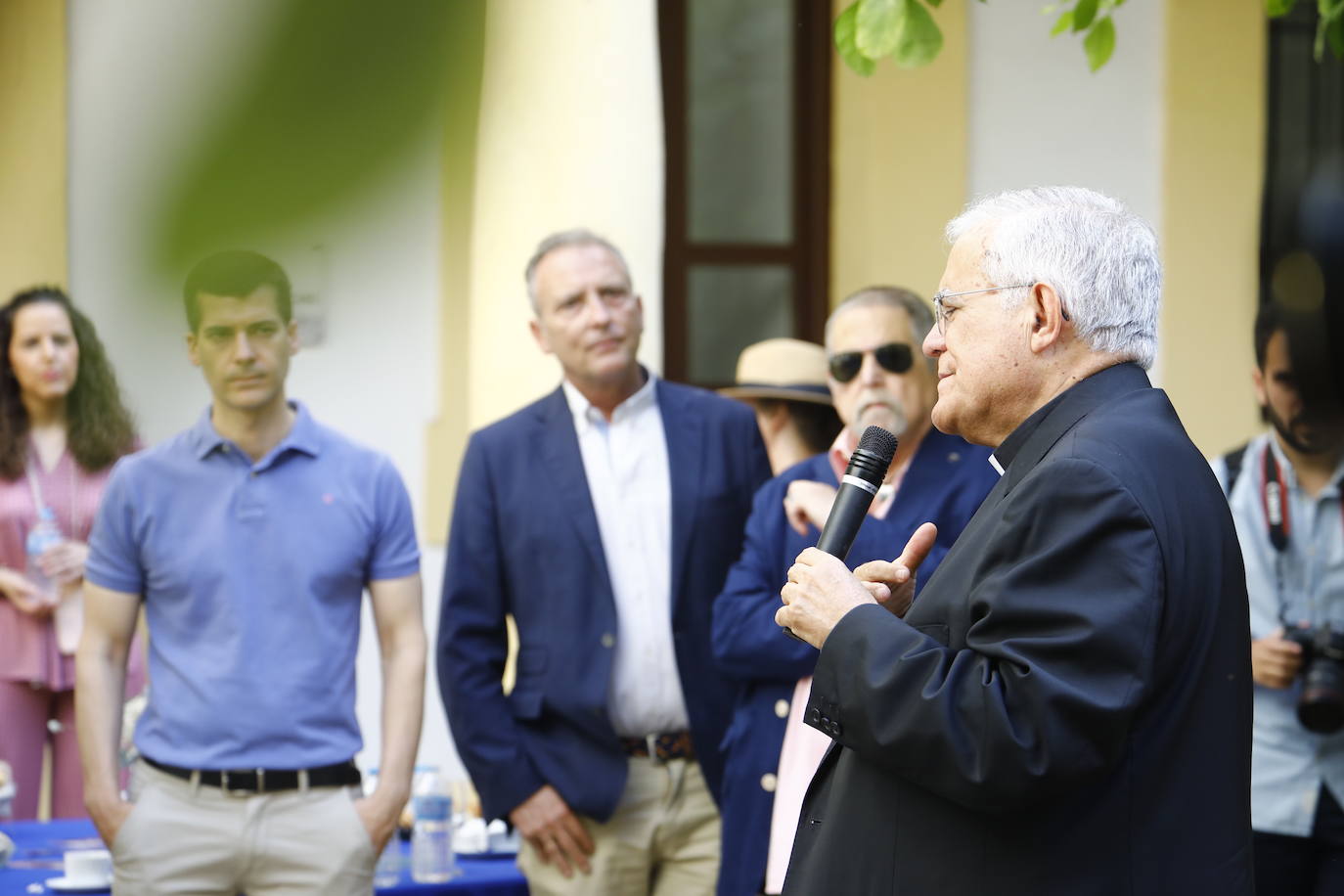 El encuentro del obispo de Córdoba con los medios, en imágenes