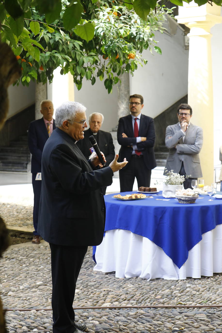 El encuentro del obispo de Córdoba con los medios, en imágenes