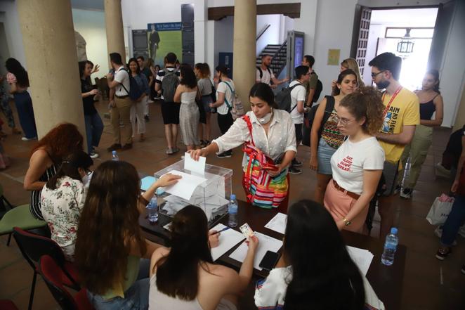 Las elecciones a rector en la Universidad de Córdoba, en imágenes