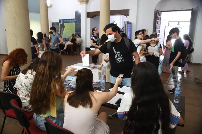 Las elecciones a rector en la Universidad de Córdoba, en imágenes