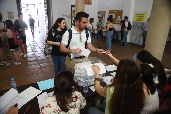 Las elecciones a rector en la Universidad de Córdoba, en imágenes