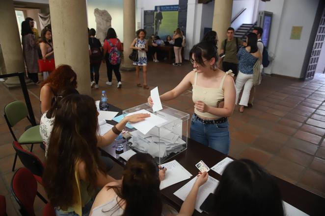 Las elecciones a rector en la Universidad de Córdoba, en imágenes