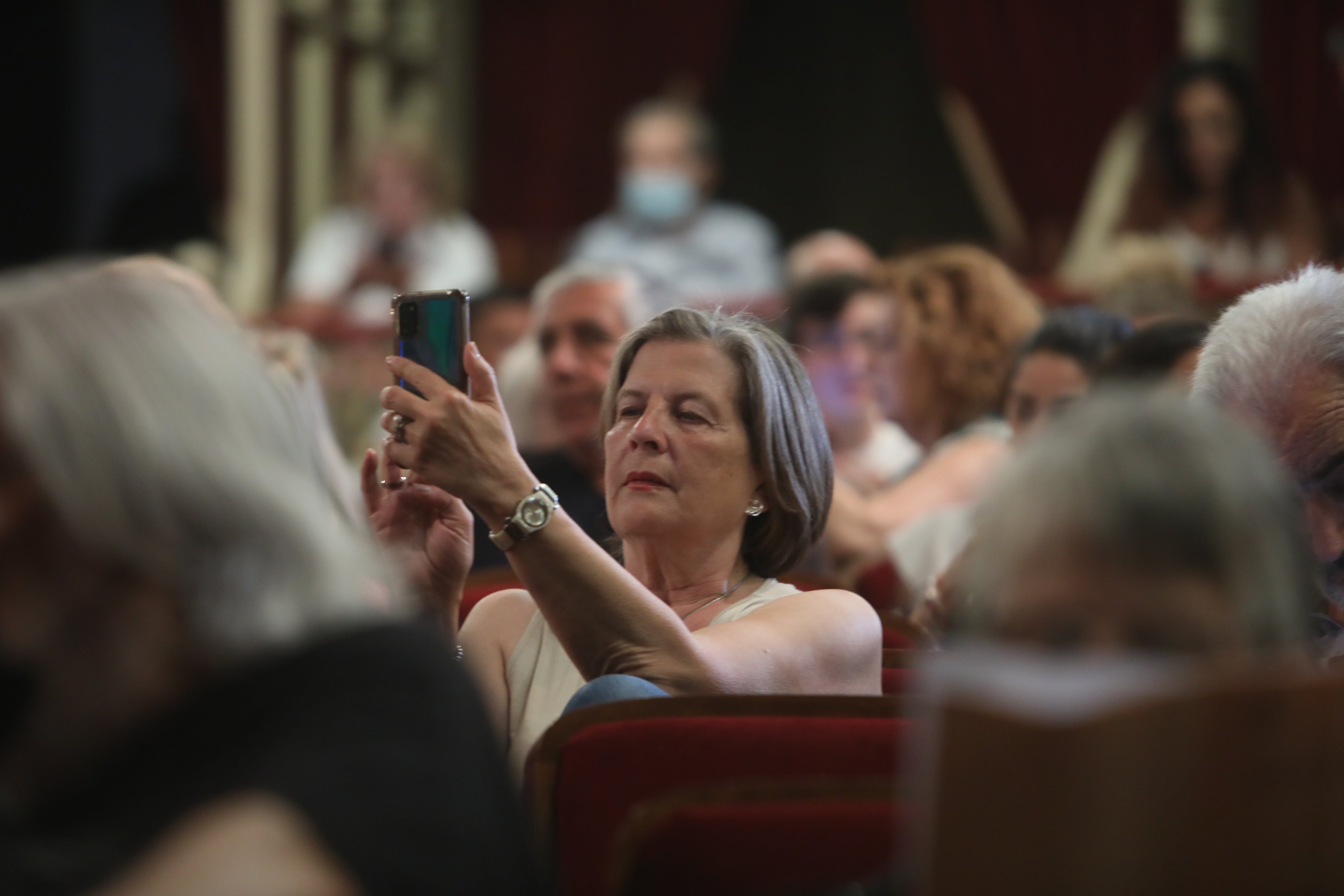 Fotos: Búscate en el Falla. Iván Alejo entre el público de la cuarta sesión del COAC 2022