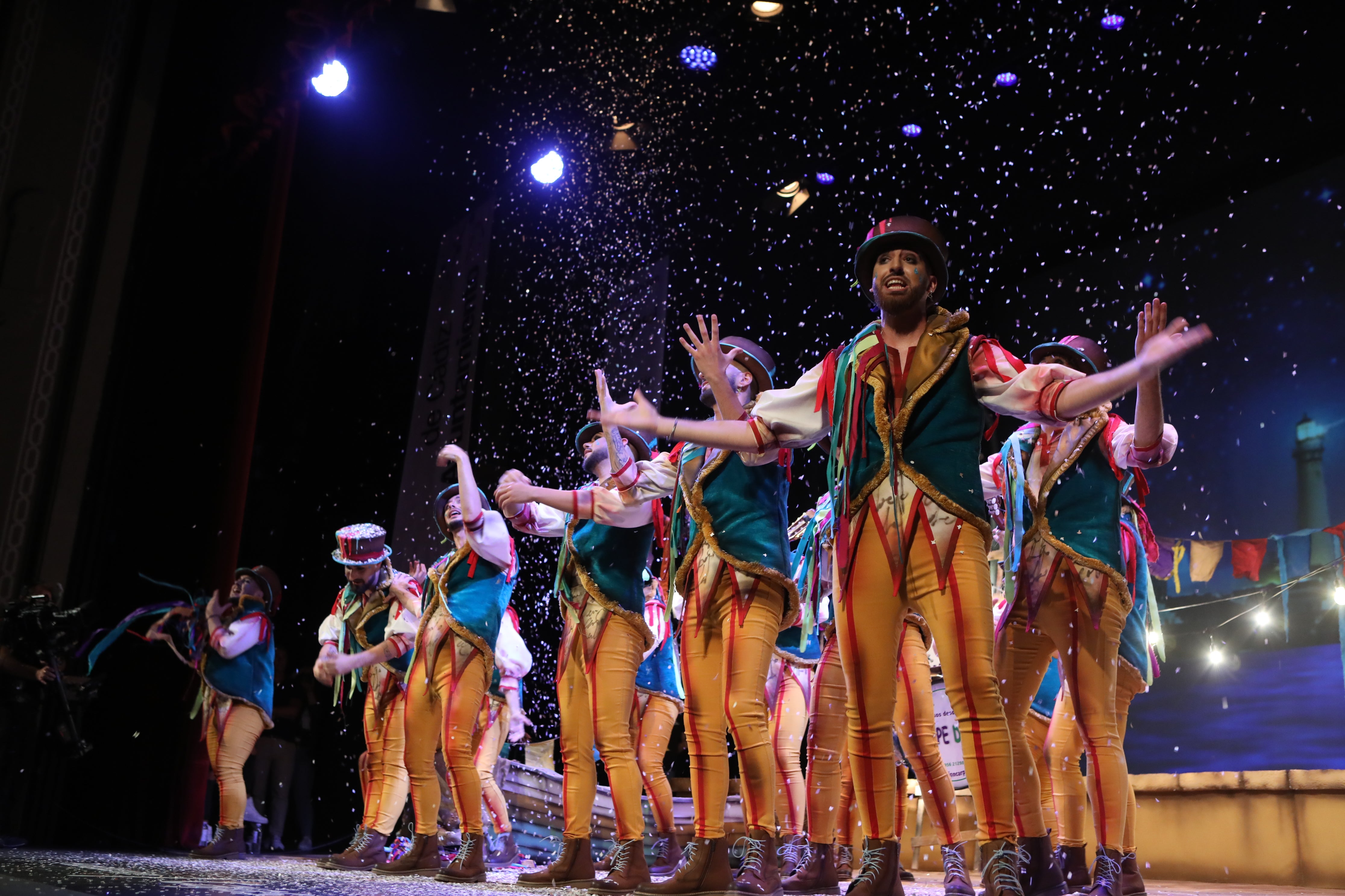 Fotos: Comparsa &#039;Cantando bajo la lluvia&#039; en el COAC 2022. Carnaval de Cádiz