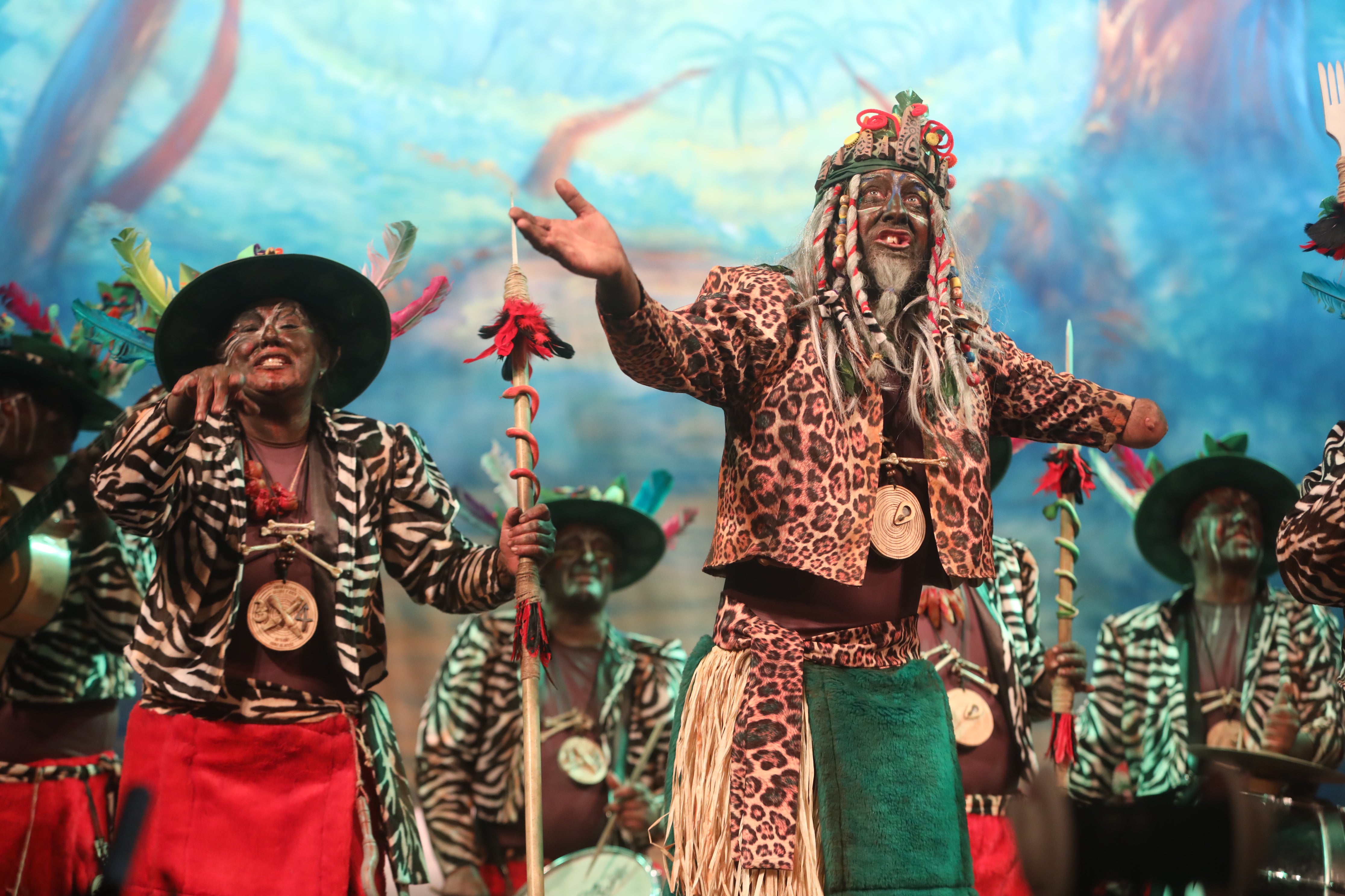 Fotos: Chirigota &#039;Entre sábanas, selvas y ríos... este año vamos al Rocío&#039; en el COAC 2022. Carnaval de Cádiz