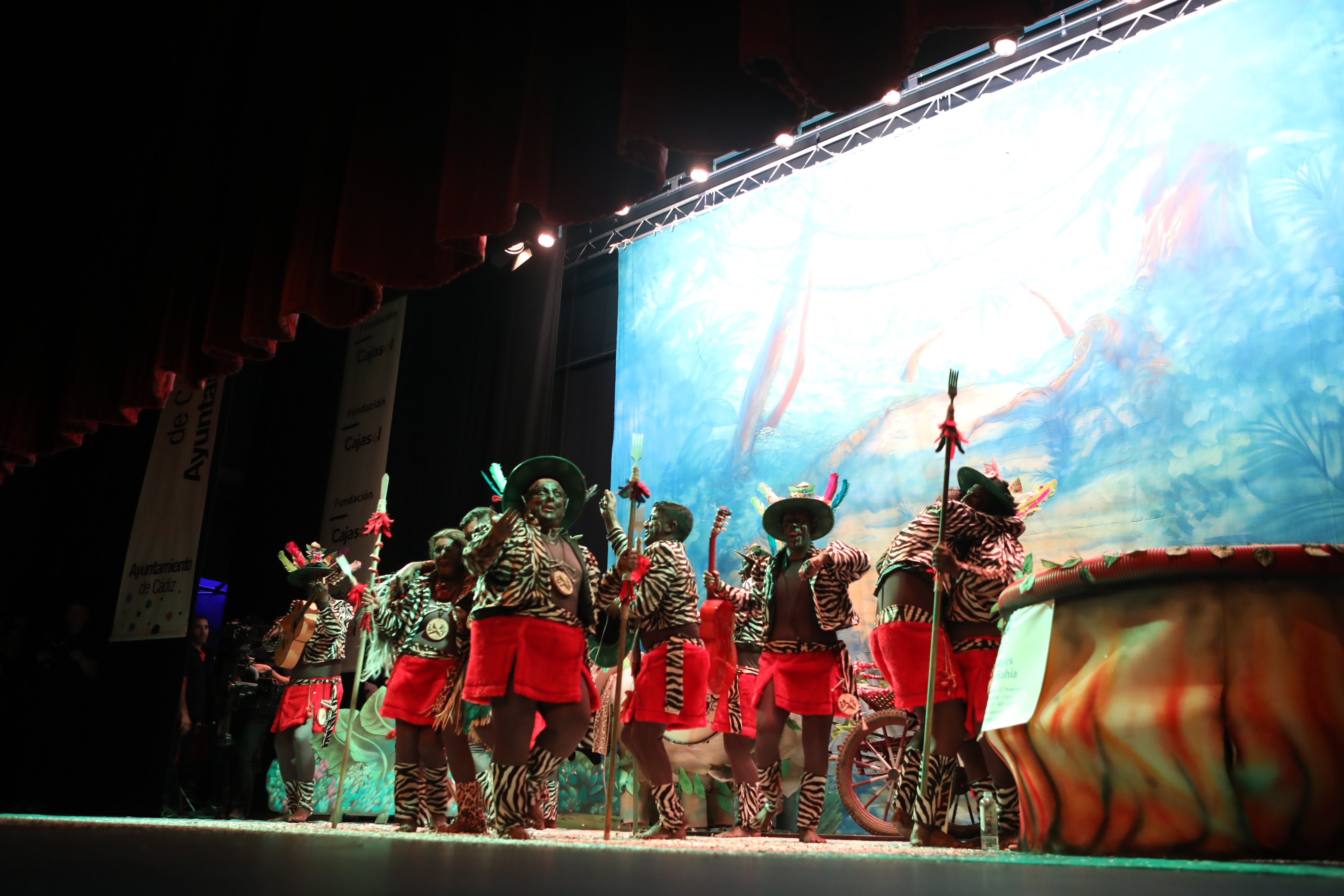 Fotos: Chirigota &#039;Entre sábanas, selvas y ríos... este año vamos al Rocío&#039; en el COAC 2022. Carnaval de Cádiz