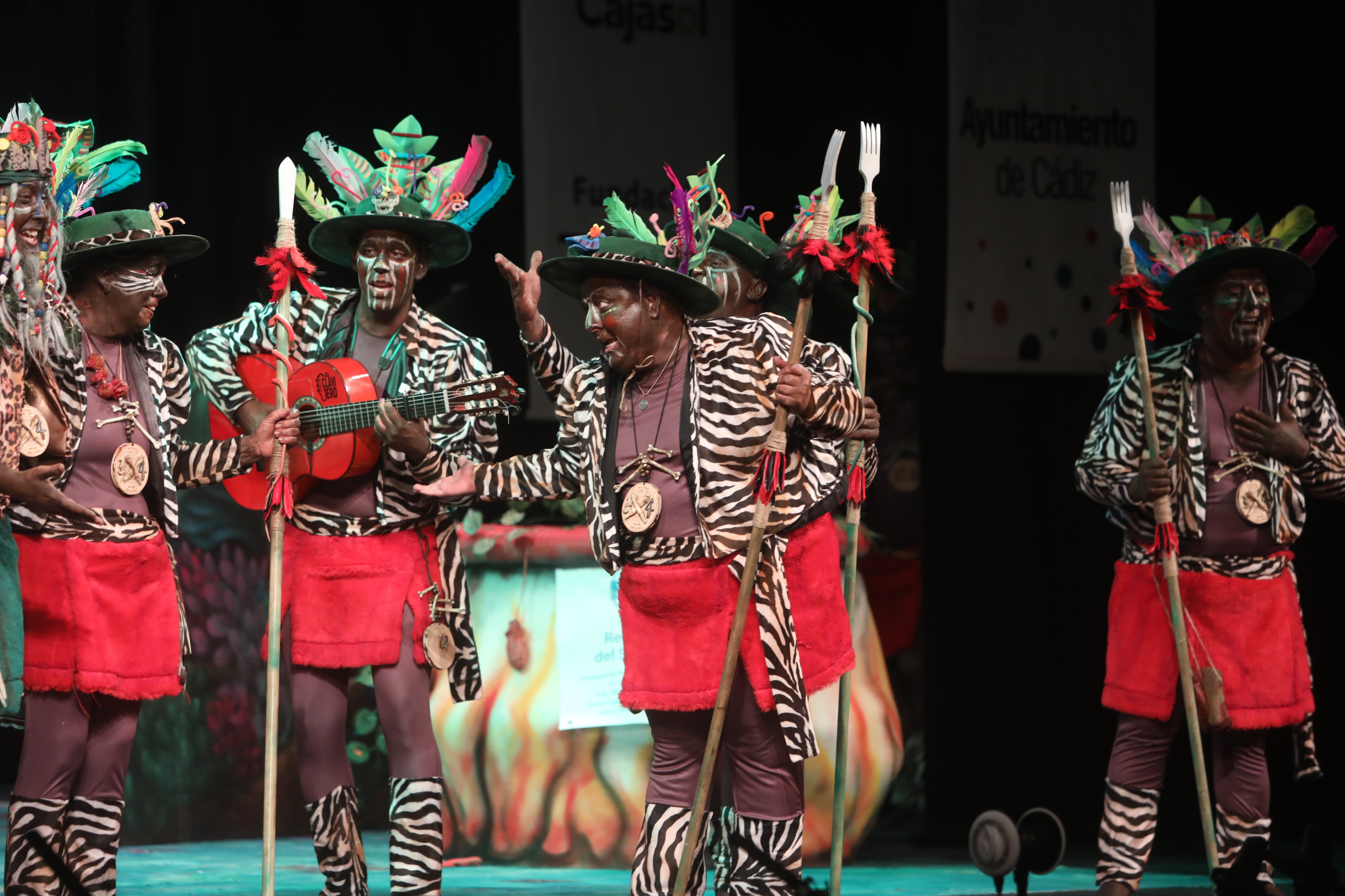 Fotos: Chirigota &#039;Entre sábanas, selvas y ríos... este año vamos al Rocío&#039; en el COAC 2022. Carnaval de Cádiz