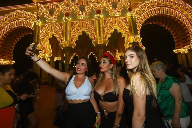 El encendido del alumbrado de la Feria de Córdoba 2022, en imágenes