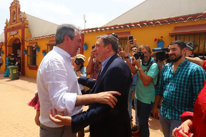 En imágenes, el ambiente de las casetas el primer sábado de la Feria de Córdoba