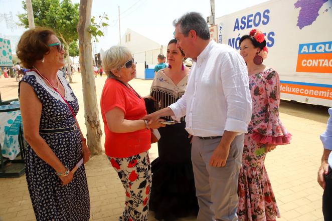 En imágenes, el ambiente de las casetas el primer sábado de la Feria de Córdoba