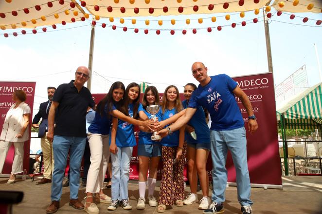 En imágenes, el ambiente de las casetas el primer sábado de la Feria de Córdoba