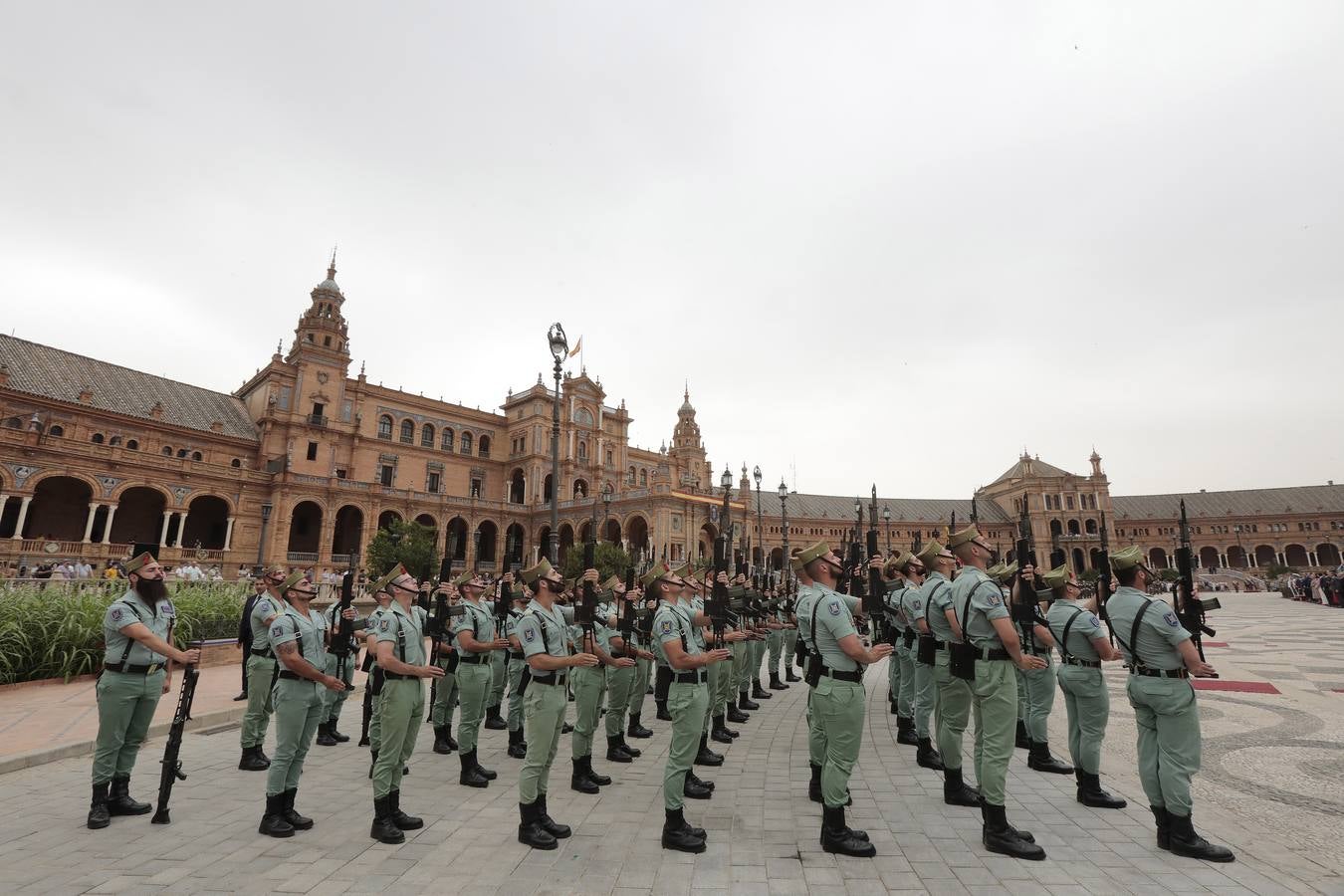 En imágenes, jura de bandera en la Plaza España