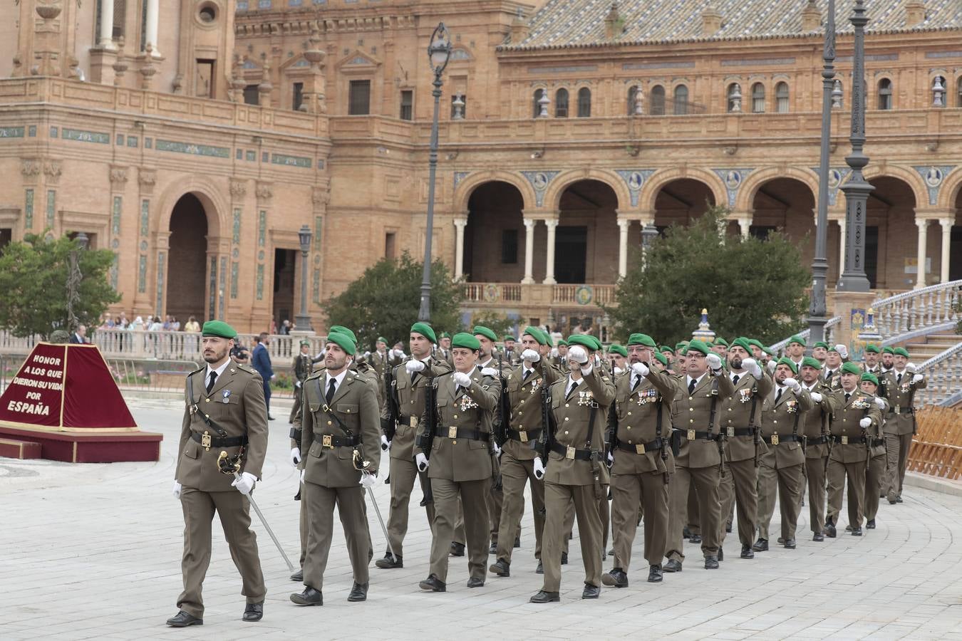 En imágenes, jura de bandera en la Plaza España