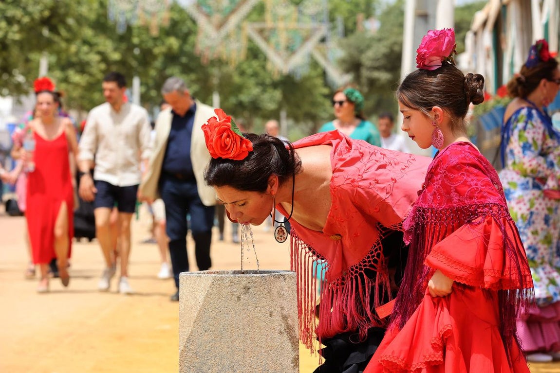 El ambiente en El Arenal del sábado de Feria de Córdoba, en imágenes