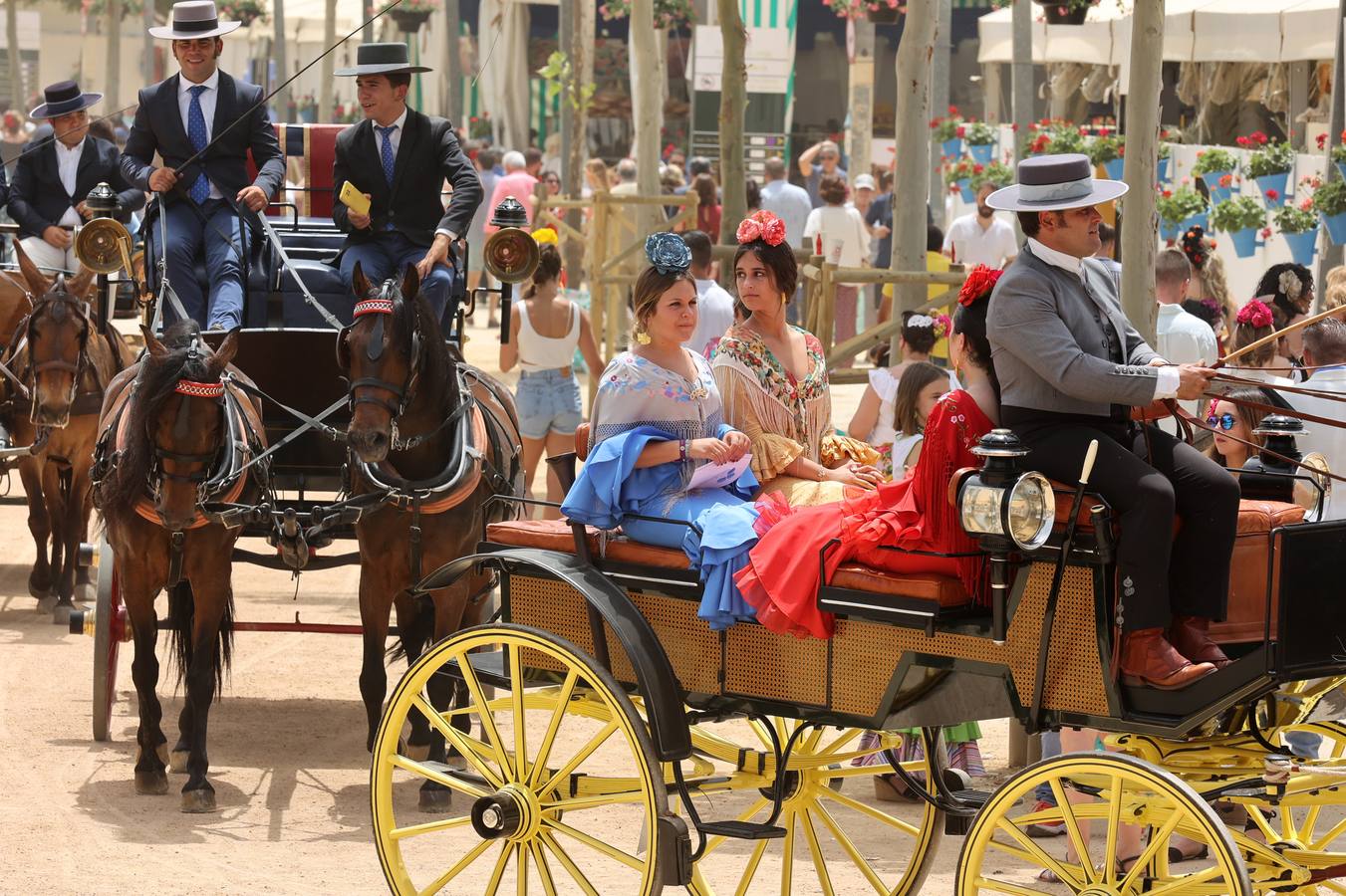 El ambiente en El Arenal del sábado de Feria de Córdoba, en imágenes