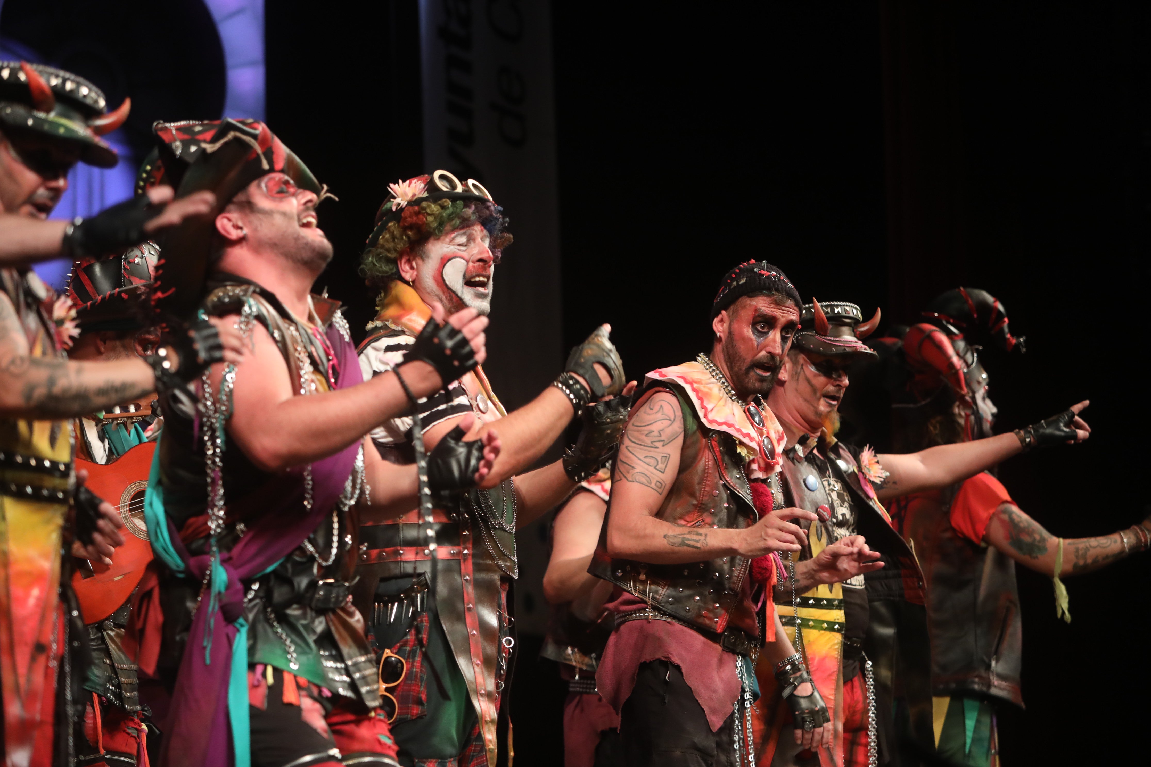 Fotos: Comparsa &#039;Los indomables&#039; en el COAC 2022. Carnaval de Cádiz