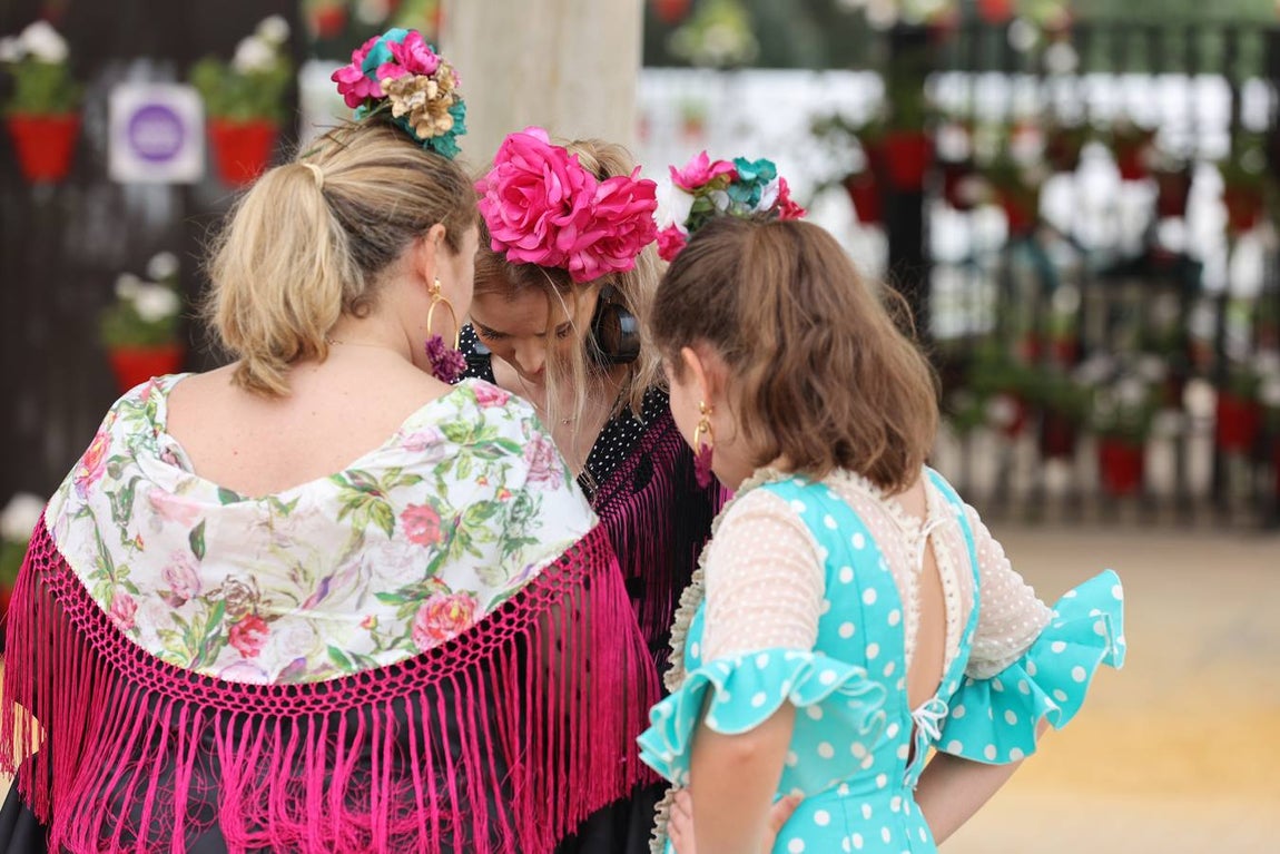 El familiar ambiente del domingo de Feria de Córdoba, en imágenes