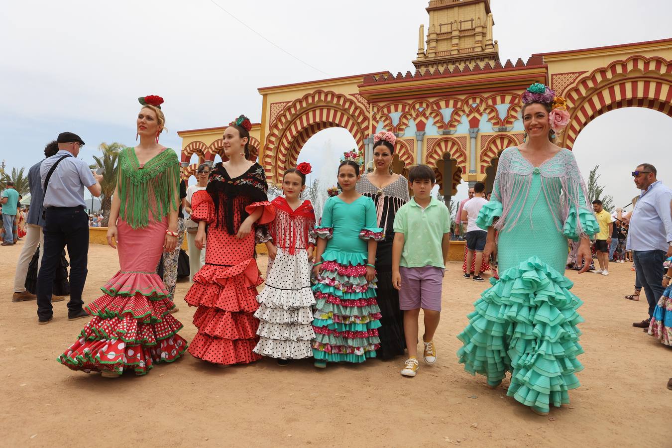 El familiar ambiente del domingo de Feria de Córdoba, en imágenes