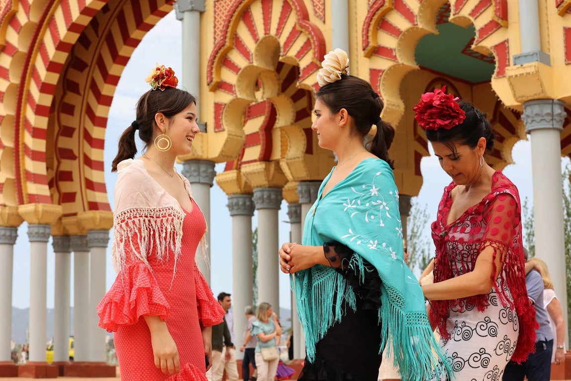 El familiar ambiente del domingo de Feria de Córdoba, en imágenes