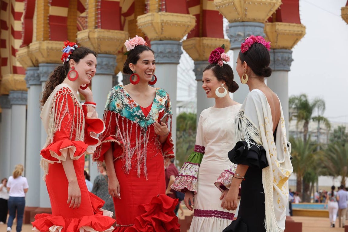 El familiar ambiente del domingo de Feria de Córdoba, en imágenes