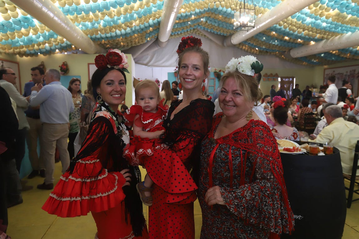 El espectacular ambiente en las casetas este domingo en la Feria de Córdoba, en imágenes