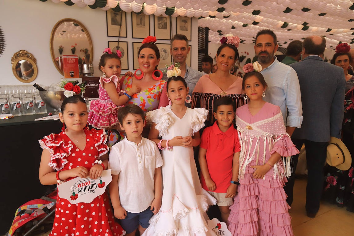 El espectacular ambiente en las casetas este domingo en la Feria de Córdoba, en imágenes