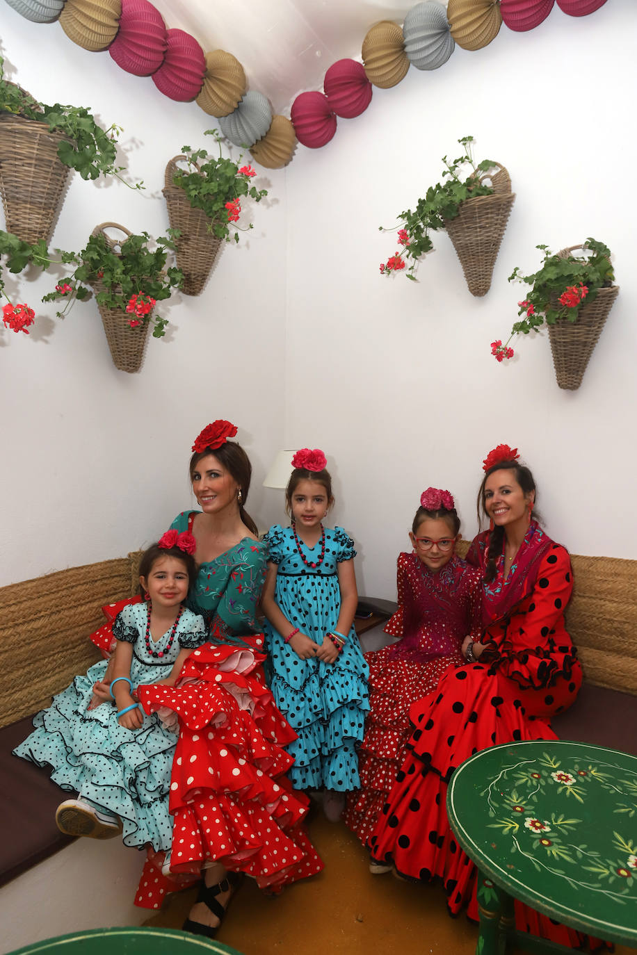 El espectacular ambiente en las casetas este domingo en la Feria de Córdoba, en imágenes