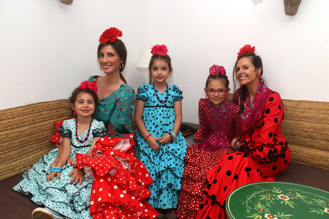 El espectacular ambiente en las casetas este domingo en la Feria de Córdoba, en imágenes